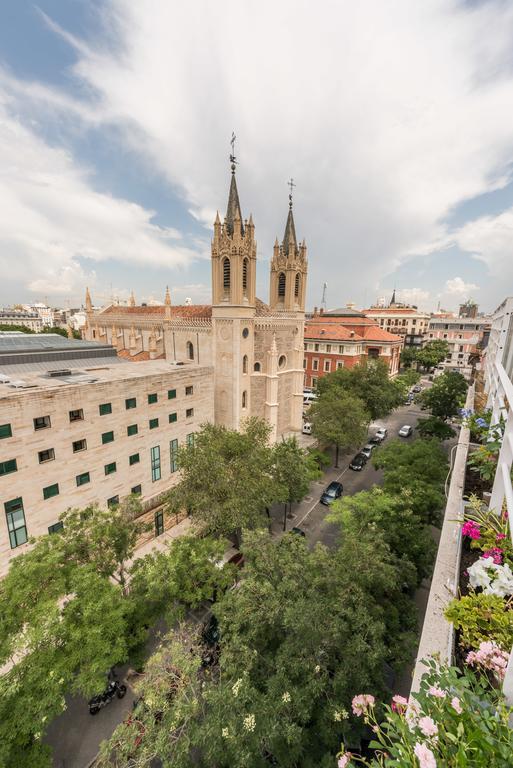 Apartamentos Los Jerónimos Madri Quarto foto