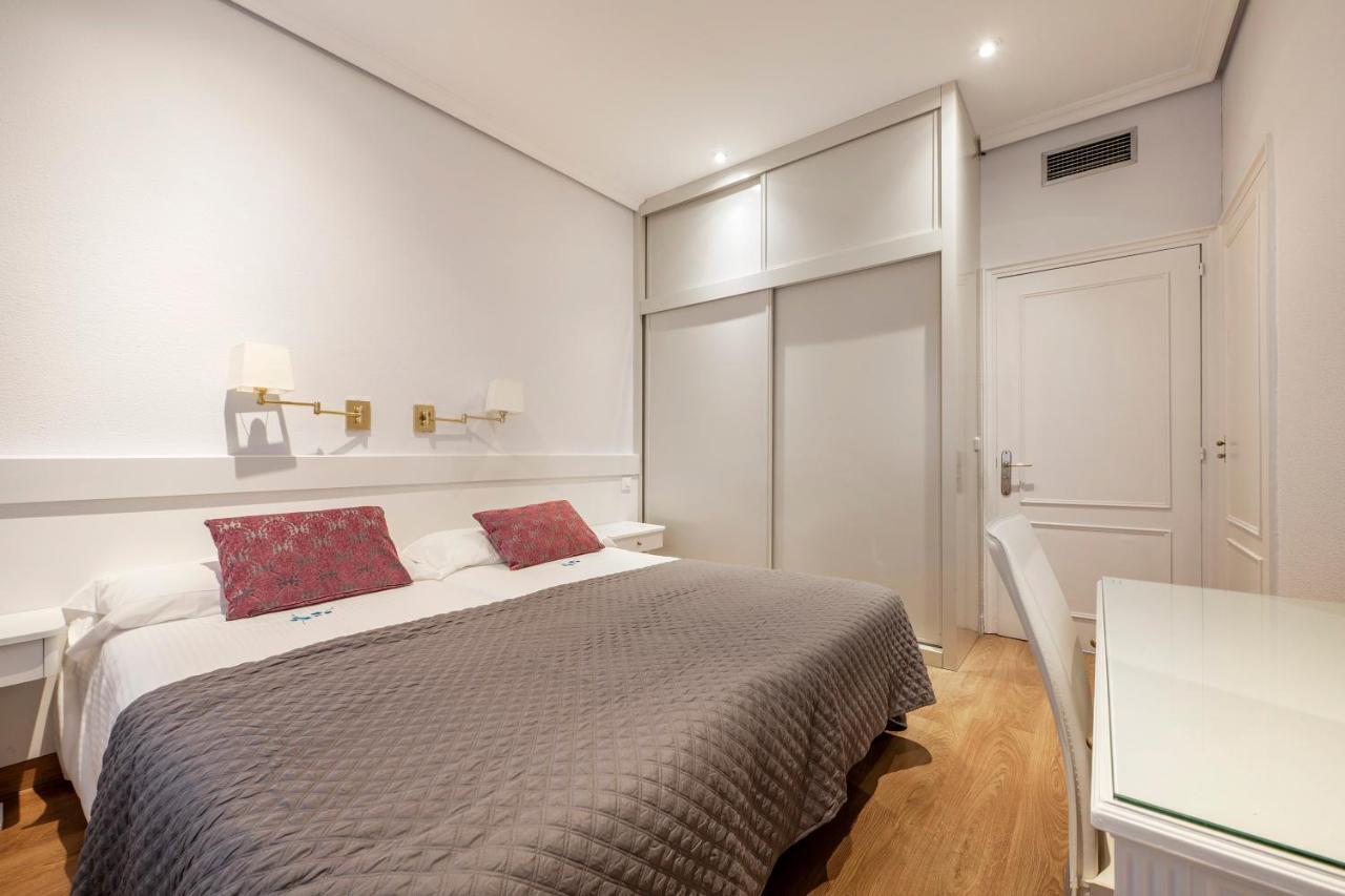 Apartamentos Los Jerónimos Madri Exterior foto